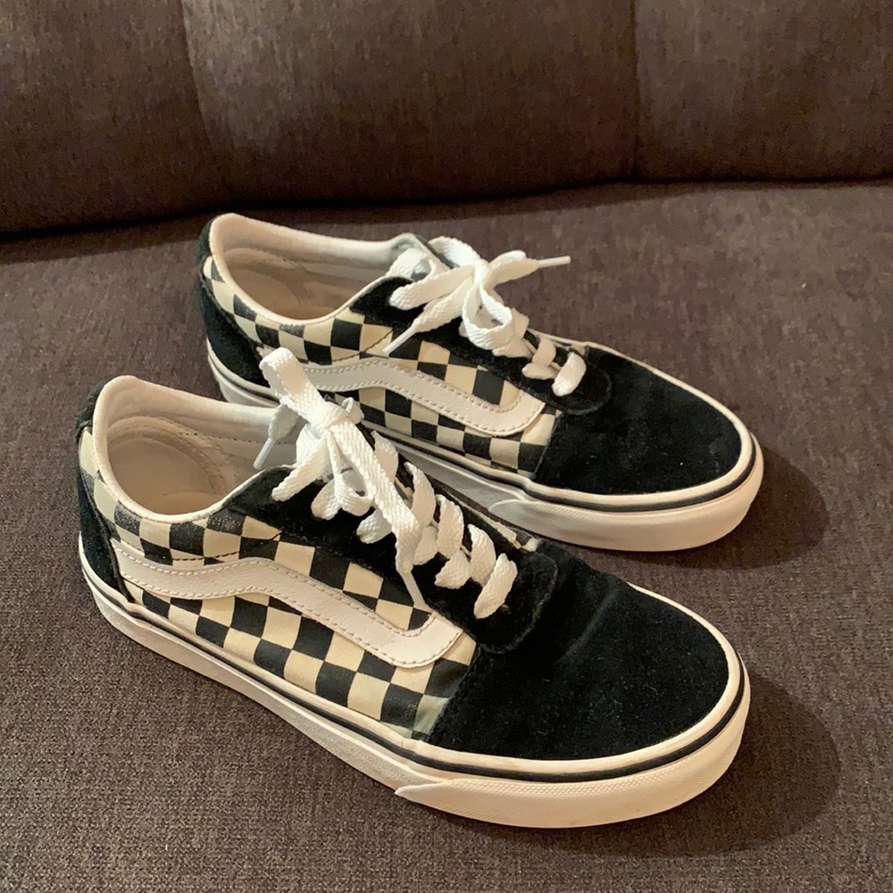 Women’s checkered Vans  ✨